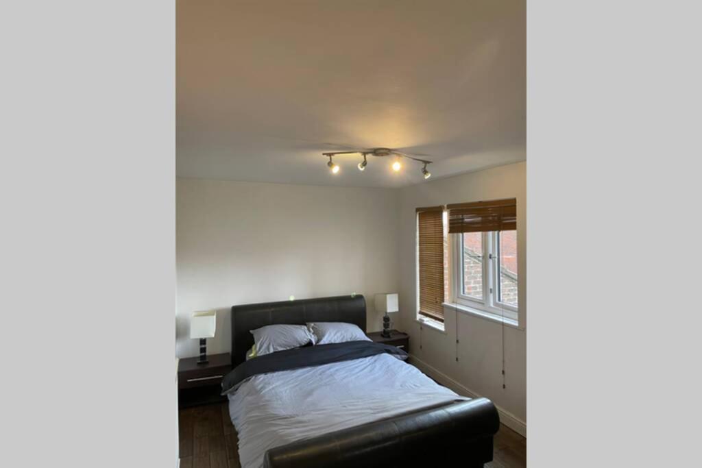 Beautiful Apartment Right Off Of Broadway Market London Exterior photo